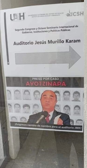 Señalización del auditorio universitario.