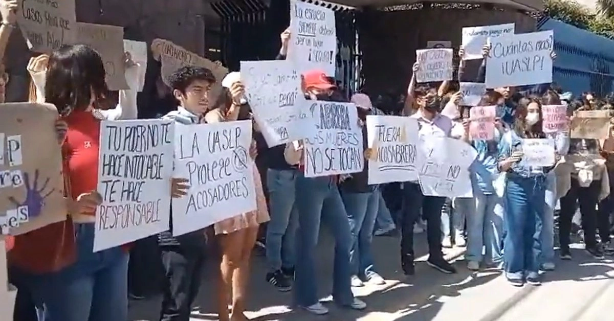 Estudiantes de la Facultad de Economía de la Universidad Autónoma de San Luis Potosí aseguran que la institución encubre a un profesor que ha acosado a varias alumnas. Foto 