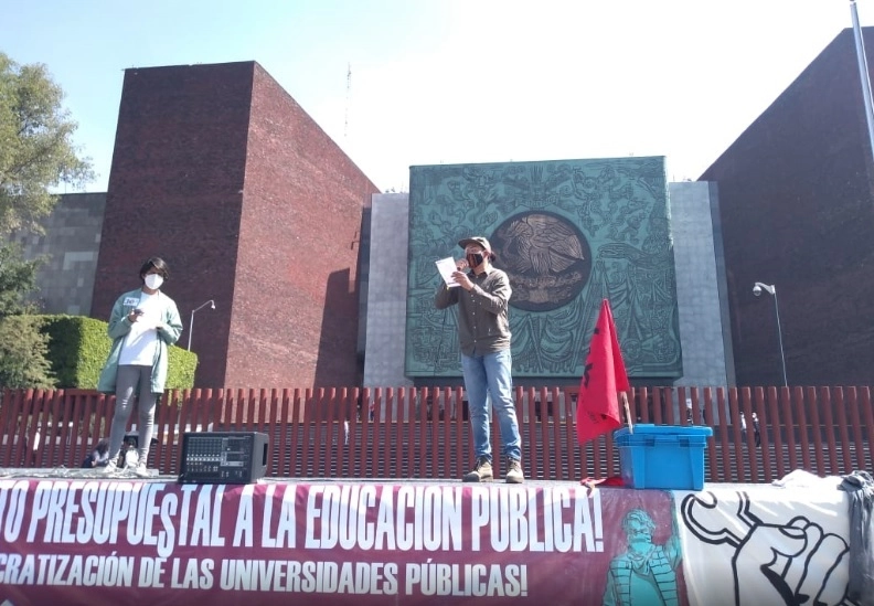 Estudiantes durante el mitin en la Cámara de Diputados. Foto Coordinación Nacional de Estudiantil en Defensa de la Educación