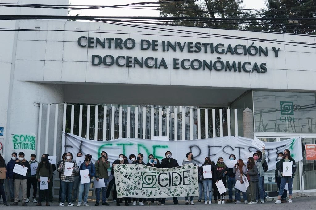 Los estudiantes del CIDE calificaron como “ilegítimo” el nombramiento de Romero Tellaeche como director general, y anunciaron que conformarán una asamblea estudiantil, el 29 de noviembre de 2021. Foto Pablo Ramos