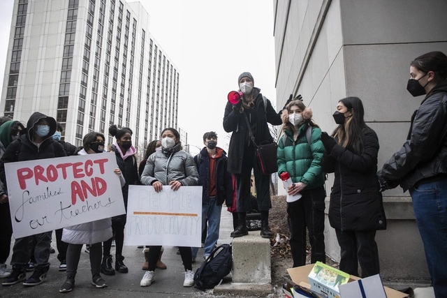 Estudiantes de Chicago piden ser incluidos las políticas de salud. Foto Ap