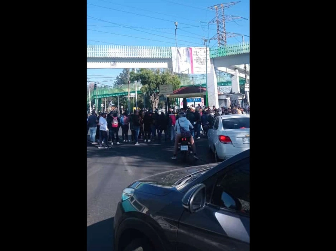 Bloqueo en La Noria, Xochimilco. Imagen tomada de https://twitter.com/nor_soto
