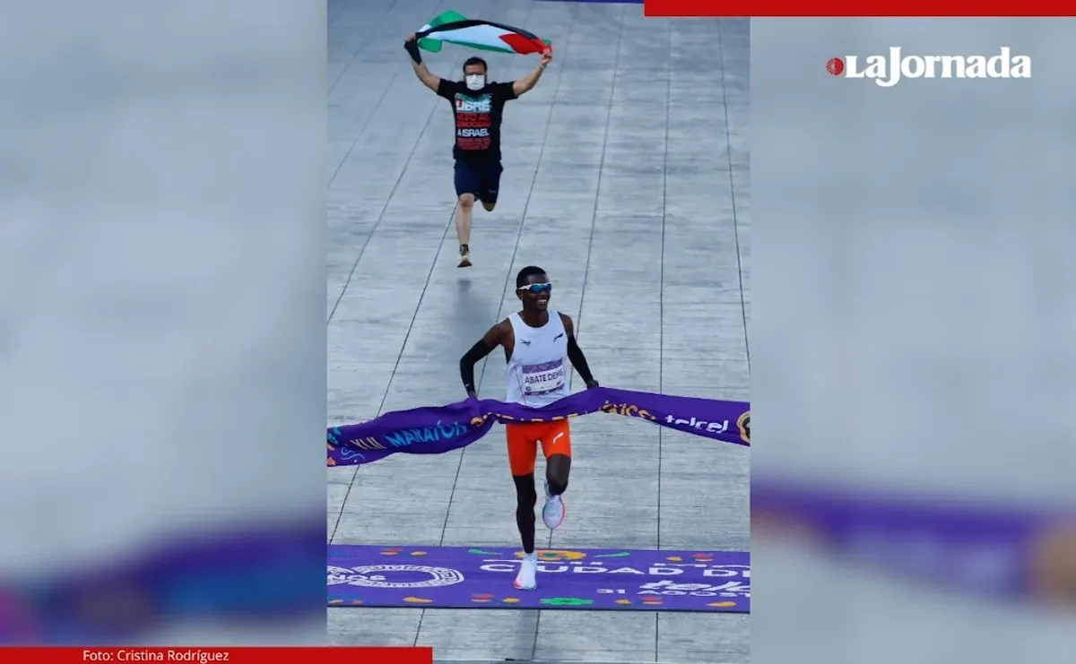 Los etíopes Tadu Abate (en la imagen) y Bekelech Gudeta ganaron el 42 Maratón de la Ciudad de México, así como Alan Frías y Brenda Osnaya, en silla de ruedas. A la meta también llegaron corredores ondeando la bandera de Palestina. 