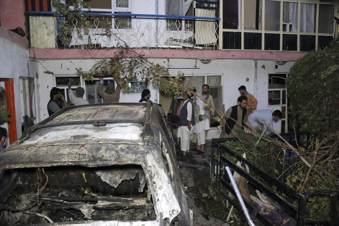 El 29 de agosto aviones no tripulados estadunidenses embistieron un vehículo y dañaron la casa de la familia Ahmadi en Kabul. Murieron 10 personas, siete niños entre ellas. Foto Ap