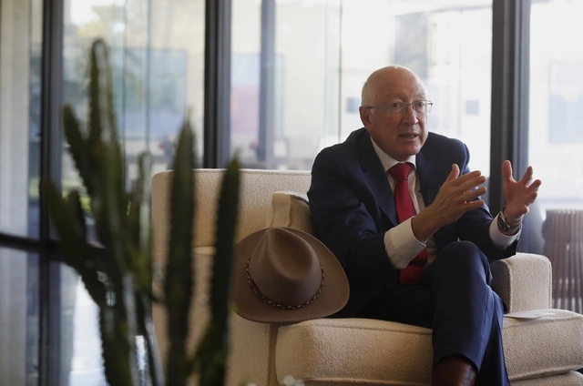 El embajador de EU en México, Ken Salazar durante entrevista con 'La Jornada' en imagen de archivo. Foto Cristina Rodríguez