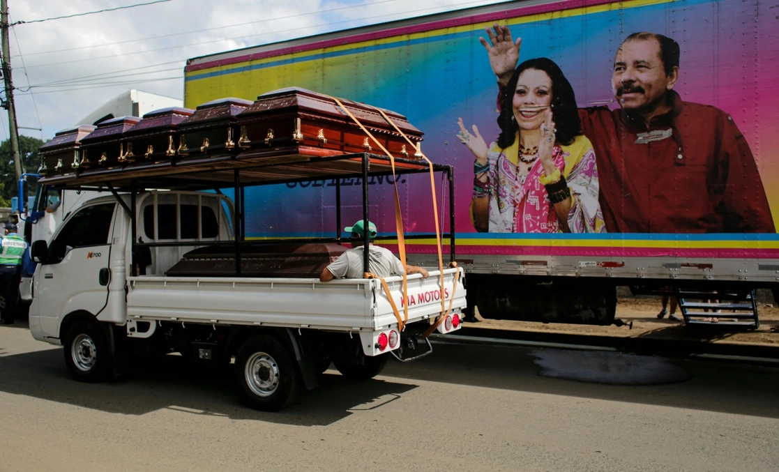 Propaganda electoral en Nicaragua del mandatario Daniel Ortega y la vicepresidenta Rosario Murillo, a escasos días de los comicios presidenciales. Foto Afp