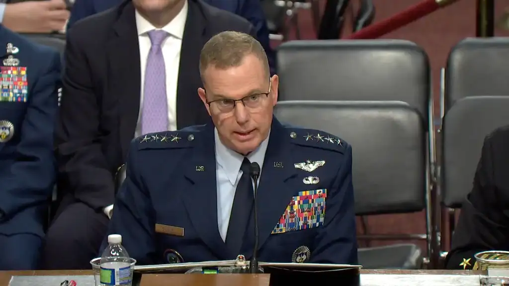 El General Gregory M. Guillot, durante una audiencia ante el Comité de Servicios Armados del Senado estadunidense. Captura de pantalla de la transmisión de la audiencia 