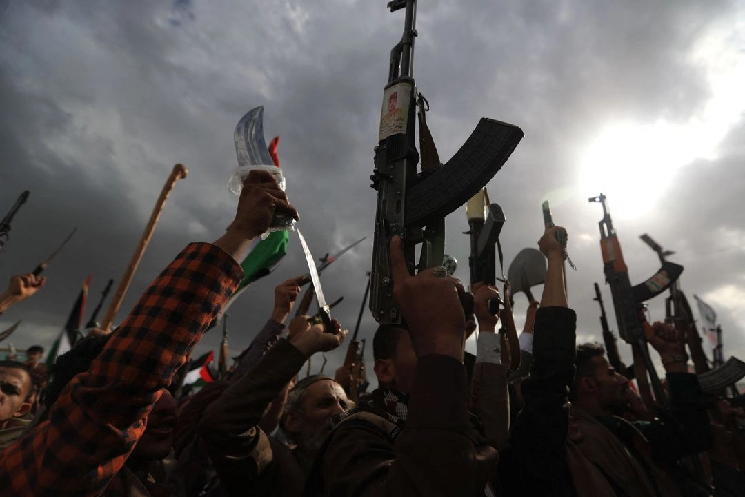 Partidarios de los rebeldes hutíes de Yemen asisten a una reunión para conmemorar el Día de Al-Quds (Jerusalén) en Saná el 28 de marzo de 2025.