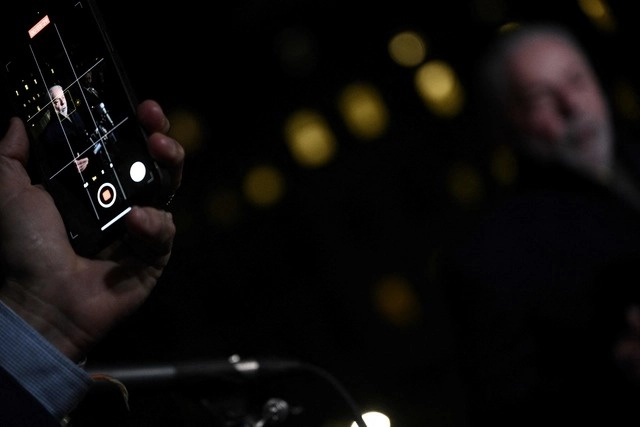 Los estudios de Hollywood han tenido la capacidad de distorsionar la realidad desde hace mucho tiempo, pero el acceso a esa tecnología se ha democratizado sin considerar las implicaciones. Foto Afp