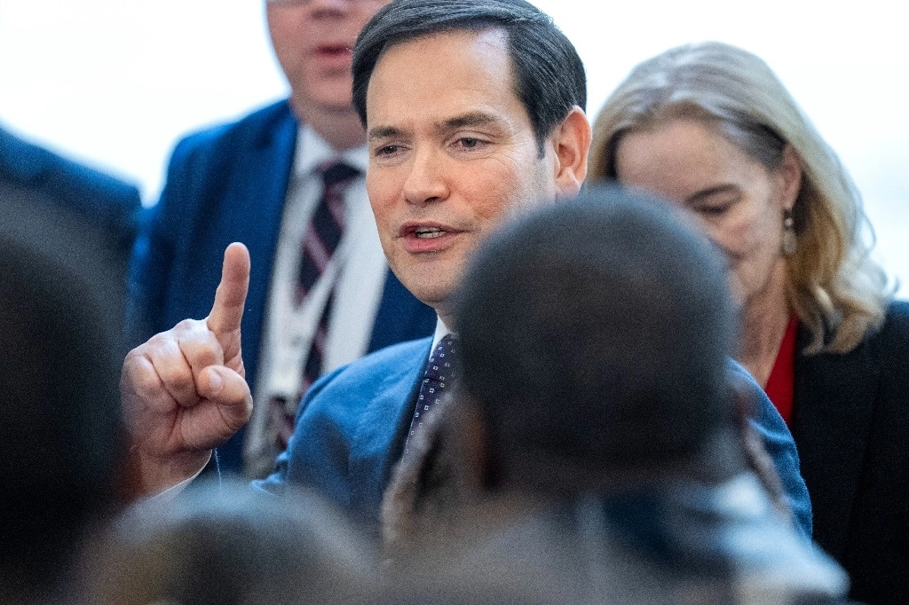 El secretario de Estado Marco Rubio saluda al personal del Departamento de Estado durante un evento de bienvenida en el Departamento de Estado, el 21 de enero de 2025, en Washington. Foto Ap