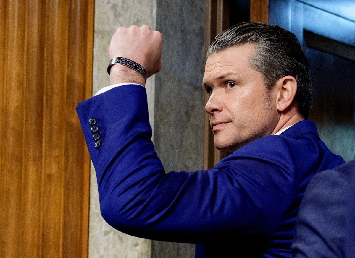 “Esta mañana temprano, por orden del Presidente Trump, dirigí un ataque cinético letal contra un buque de narcotráfico afiliado a organizaciones terroristas designadas en el área de responsabilidad del Comando Sur”, escribió Hegseth en su publicación. Foto 