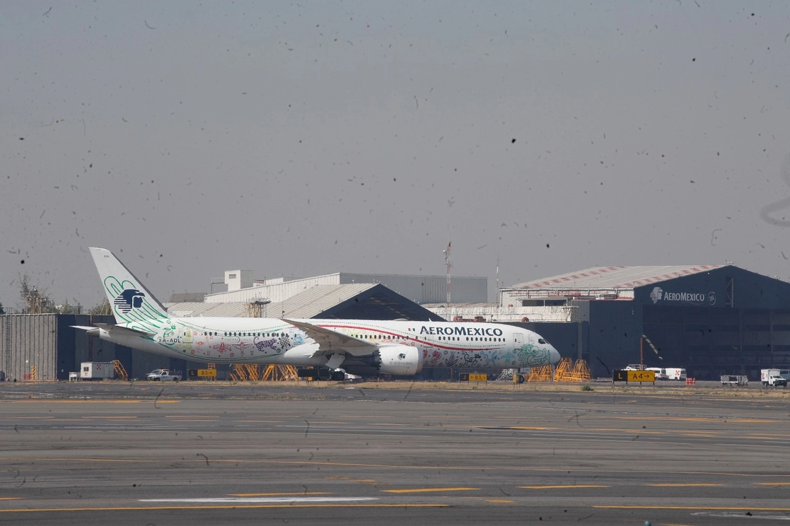Aerolíneas como Volaris, Viva Aerobús, Aeromar y Aeroméxico dejarán de pedir a los ususarios la prueba negativa de  covid-19. Foto Cristina Rodríguez