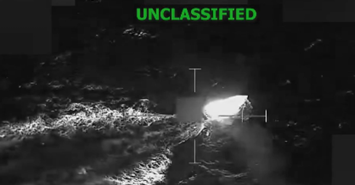 El Comando Sur afirmó en X “los servicios de inteligencia confirmaron que el buque se dedicaba al contrabando ilícito de estupefacientes, transitaba por una ruta conocida de narcotráfico y transportaba estupefacientes". 