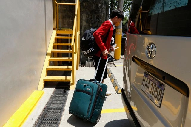 Los deportados llegaron en un vuelo chárter al aeropuerto de San Pedro Sula, a 250 kilómetros al norte de la capital Tegucigalpa. Foto 