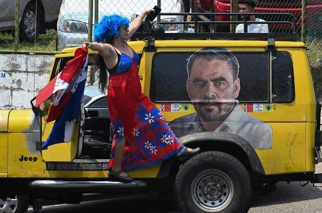 El exjefe de la Policía Nacional Juan Carlos 'El Tigre' Bonilla, acusado de "supervisar" las operaciones de narcotráfico del expresidente, también aguarda su extradición a Estados Unidos. Foto Afp