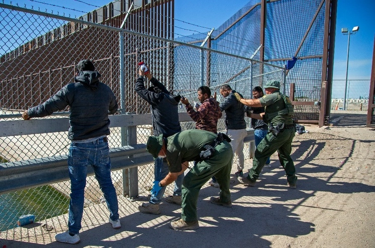 EU expulsará a México mil extranjeros al día para ser deportados de inmediato