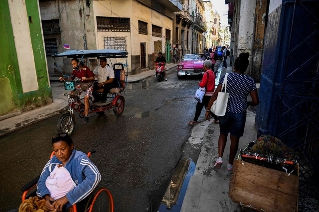 Estados Unidos determinó el viernes ampliar un año más la declaración de emergencia nacional relacionada con Cuba, vigente desde 1996. Foto Afp