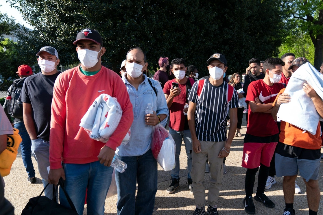 El Pentágono rechazó nuevamente la solicitud de Washington DC para que la Guardia Nacional asista en las tareas de atención de migrantes que son transportados en autobús a la ciudad desde Texas y Arizona. Foto Ap