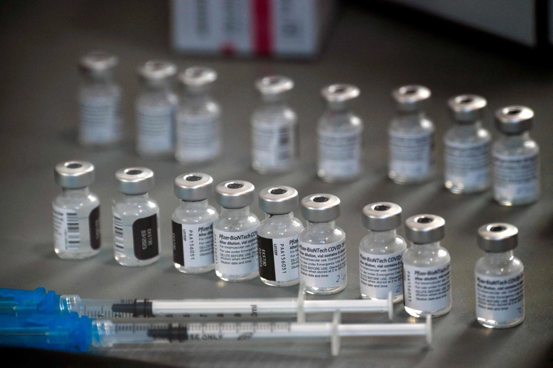 A fines de agosto, Estados Unidos empezará a enviar también 500 millones de dosis de la vacuna de Pfizer Inc y BioNTech SE a cien países de bajos ingresos. Foto Afp / Archivo