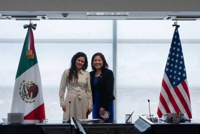 La titular de la STPS, Luisa María Alcalde (izq) y la Subsecretaria de USDOL, Julie Su (der) durante su reunión de trabajo. Foto tomada de la cuenta de Twitter @ILAB_DOL