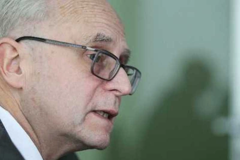 Jorge Ignacio Covarrubias, subdirector de la Academia Norteamericana de la Lengua Española. Foto tomada de la cuenta de Twitter @ASALEinforma
