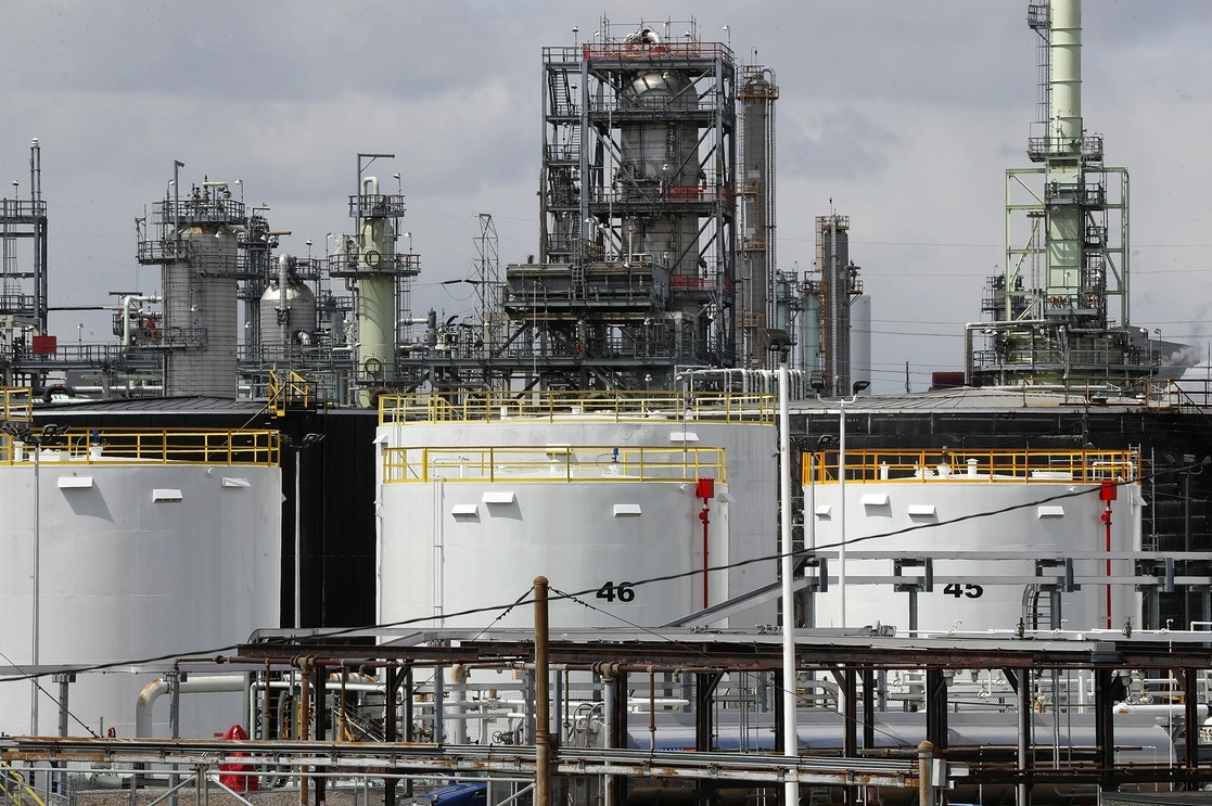 Instalación de almacenamiento de petróleo en Detroit. Foto Ap / Archivo