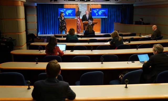 
Periodistas acuden a una conferencia de prensa de Mike Pompeo, Secretario de Estado de EU. Foto Afp