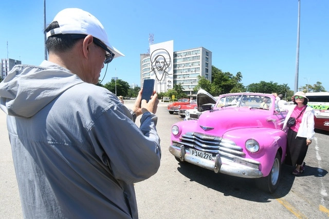 Estados Unidos modificó las restricciones económicas en Cuba a fin de que los isleños tengan mayor acceso a Internet. Foto Xinhua