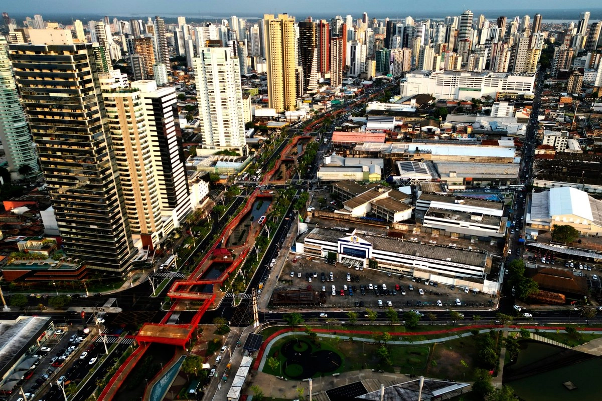 Centro del parque de los muelles, un lugar preparado para que la ciudad albergue la Cumbre Climática de la ONU COP30 en noviembre, en Belém, estado de Pará, Brasil.