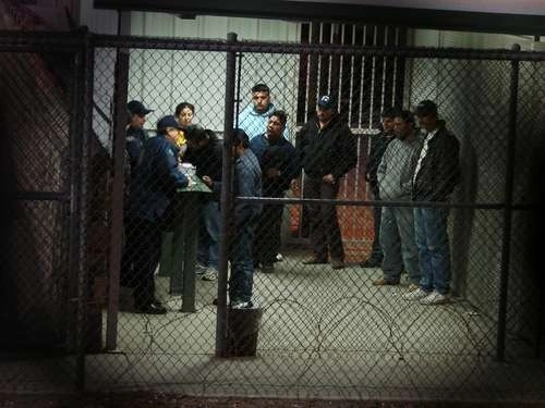 Aspecto de la repatriación de connacionales en Estados Unidos por la frontera de Ciudad Juárez. Foto Rubén García/ archivo 