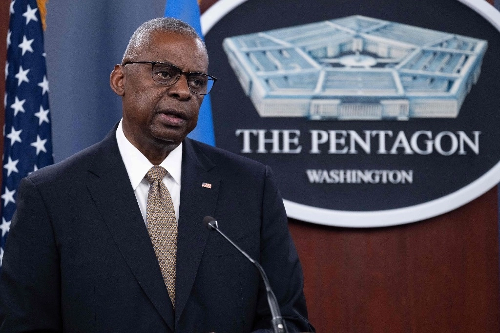 El Ministro de Defensa de los Estados Unidos, Lloyd Austin, habla durante una conferencia de prensa después de concluir el Grupo de Contacto de Defensa de Ucrania en el Pentágono en Washington, DC, el 26 de abril de 2024. Foto Afp