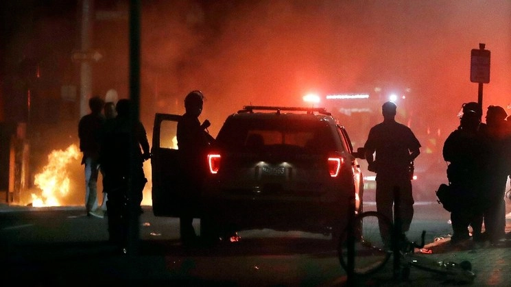 Así se ven las calles de Mineapolis esta noche. Foto Ap