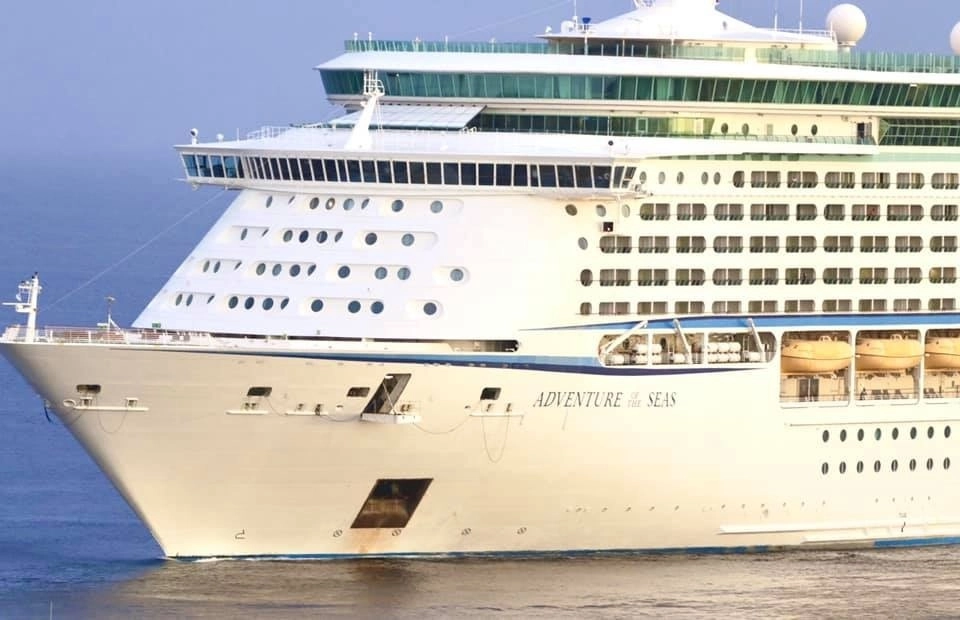 El crucero ‘Adventure of the sea’ arribó a Cozumel, Quintana Roo, a las 06:00 horas del miércoles 16 de junio pasado. Foto tomada del Facebook de @PedroJoaquinDelbouis