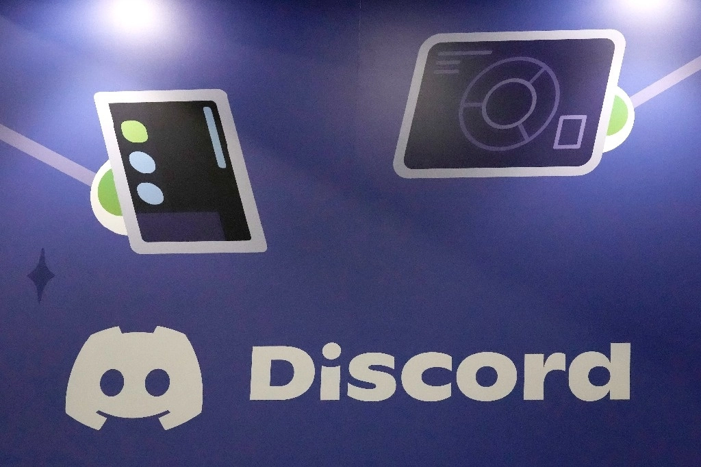 La plataforma Discord alberga chats de voz, video y texto en tiempo real entre videojugadores. En esta red pudo haber comenzado la filtración de documentos del Pentágono. Foto Ap