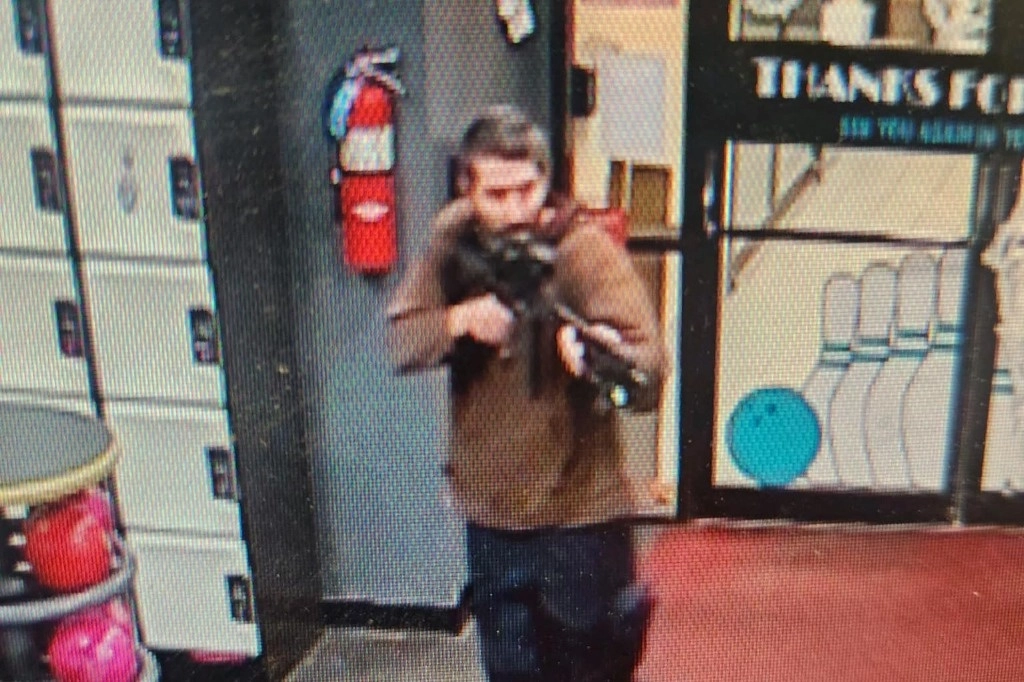 El miércoles pasado, Robert Card, de 40 años, disparó en un centro de distribución de la cadena de supermercados Walmart, en un bar y en un bowling ubicados en la localidad de Lewiston, en el estado de Maine. Foto Afp.