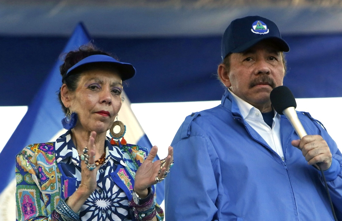 EU impuso restricciones de visa a 50 familiares directos de legisladores, fiscales y jueces de Nicaragua vinculados al gobierno del presidente Daniel Ortega y de su esposa y vicepresidenta, Rosario Murillo. Foto Ap / Archivo
