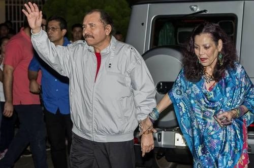 Daniel Ortega y su esposa Rosario Murillo, en imagen de archivo. Foto Xinhua