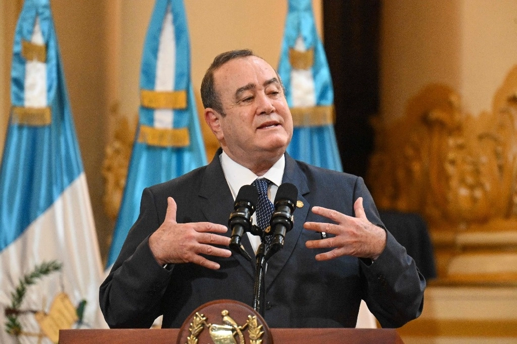 Alejandro Giammattei mantuvo una relación tensa con Washington, sobre todo en los últimos tiempos en los que el gobierno de Biden apoyó al nuevo presidente progresista frente al acoso judicial. Foto Afp.