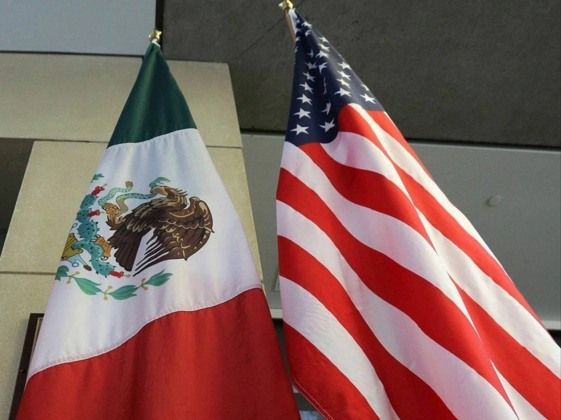 Banderas de México y Estados Unidos. Foto Afp / Archivo
