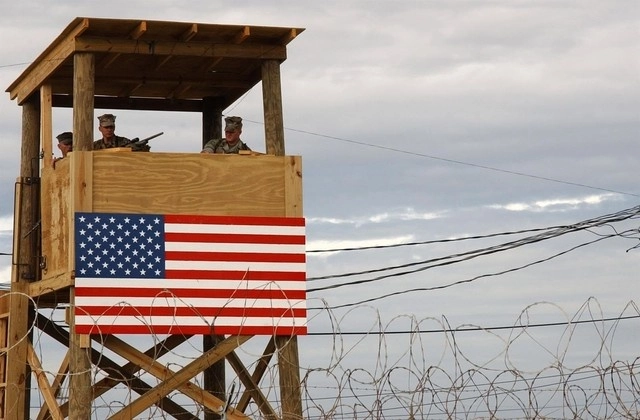 Es el traslado más reciente del gobierno para sacar de Guantánamo a los detenidos restantes que nunca fueron acusados de ningún delito. Foto Europa Press