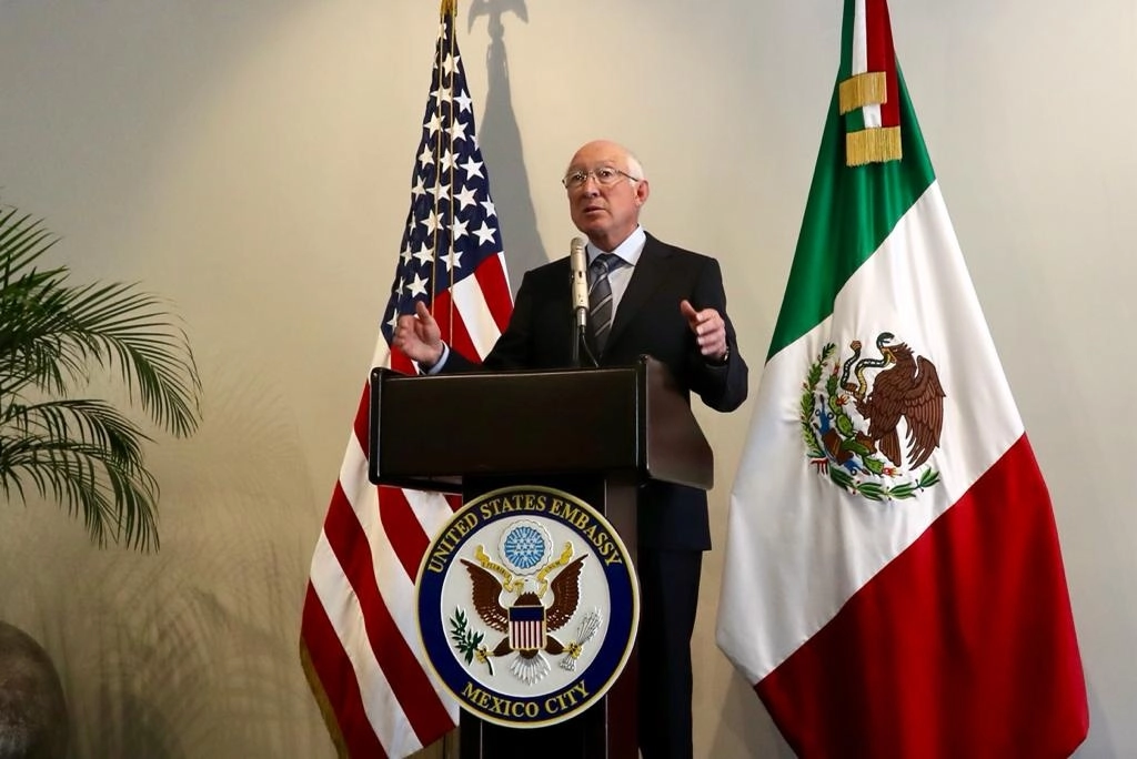 El embajador de Estados Unidos en México, Ken Salazar, durante conferencia de prensa, en la Ciudad de México, el 9 de noviembre de 2021. Foto Roberto García Ortiz 