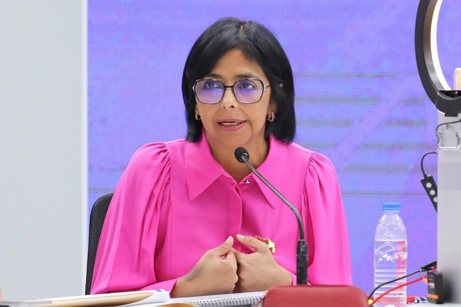 El 11 de abril, la administración de Nicolás Maduro entregó a la CIJ un documento y sus respectivas copias sobre la titularidad del territorio Esequibo. Foto @delcyrodriguezv