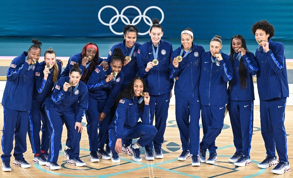 La selección de basquetbol femenil venció por un punto al conjunto local en la final olímpica. Foto Afp 
