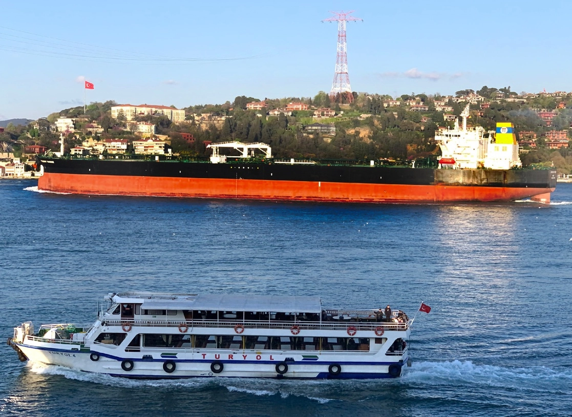 El petrolero de bandera griega Prudent Warrior, en Estambul, Turquía, el 19 de abril de 2019. Foto Ap 