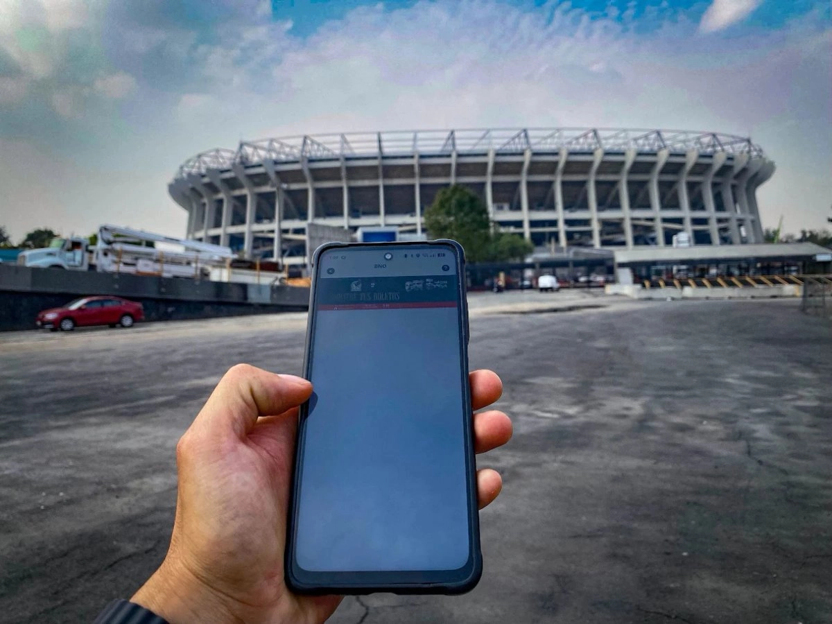 Un aficionado que intentaba ingresar a la plataforma para la compra de boletos muestra la manera en que colapsó la boletera. Foto