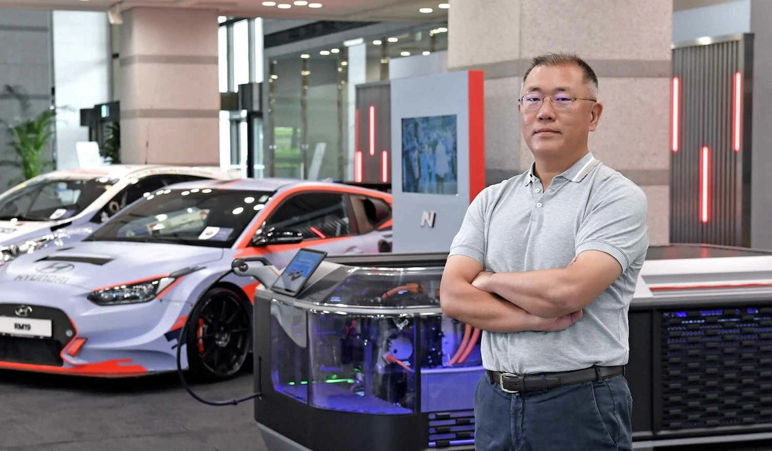 El presidente conversó con ejecutivos y empleados de Motional sobre proyectos conjuntos, como el desarrollo del automóvil autónomo IONIQ 5, durante su primera visita desde el anuncio de inversión del Grupo.
Foto. Cortesía Hyundai de México.
