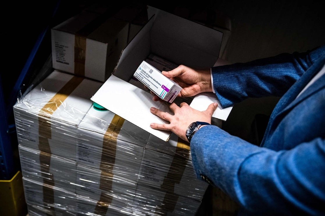 Cajas con viales de la vacuna de AstraZeneca en Países Bajos, el 6 de abril de 2021. Foto Afp 