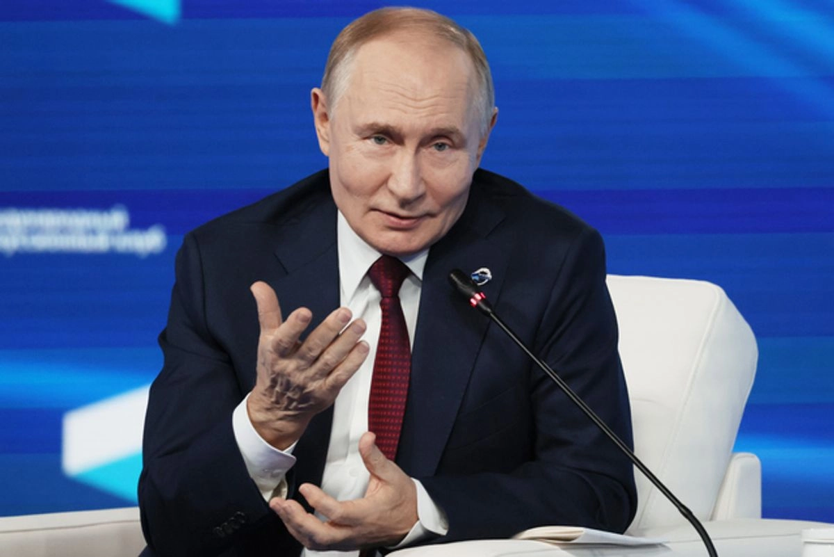 Europa escala la tensión con Rusia de modo artificial para cumplir las instrucciones de la Casa Blanca, declaró el presidente Vladimir Putin. Foto 