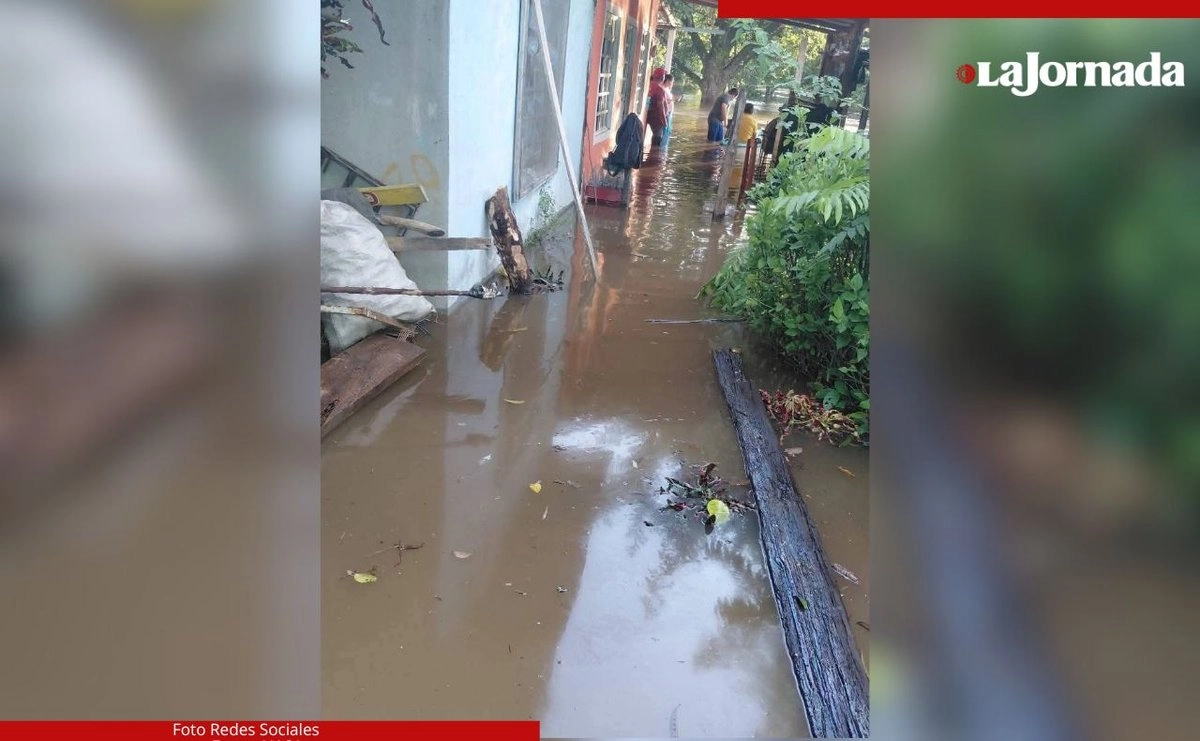 Un total  40 personas fueron rescatadas en una zona rural del municipio de Balancán, Tabasco, donde las lluvias causaron inundaciones y encharcamientos. Foto 