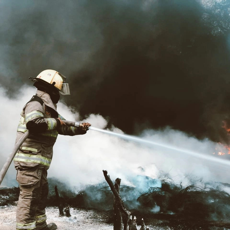 Los hechos causaron la movilización de elementos de Protección Civil del Estado, de Monterrey y de Bomberos Nuevo León, quienes acudieron a sofocar el siniestro. Foto @BomberosNL/ Archivo 
